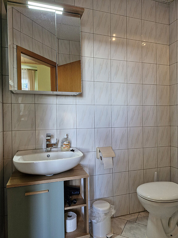 gut ausgestattetes Bad